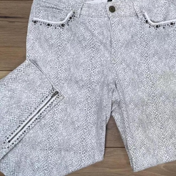 WHBM Gray Moto Skinny Snakeskin Print Crop Jeans Studded Accents Zip Ankle Edgy - Picture 10 of 16